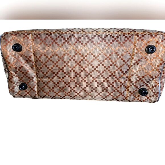 Do Do Pet, cream, and brown small pet carrier with handles and shoulder strap - Picture 5 of 7